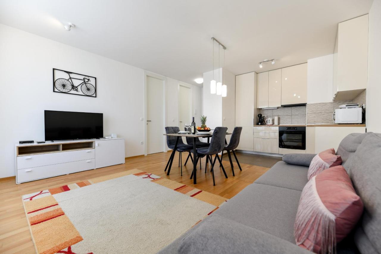 Modern Apartment For 2025' Vacation In 자다르 외부 사진