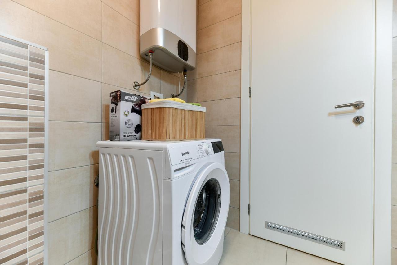 Modern Apartment For 2025' Vacation In 자다르 외부 사진