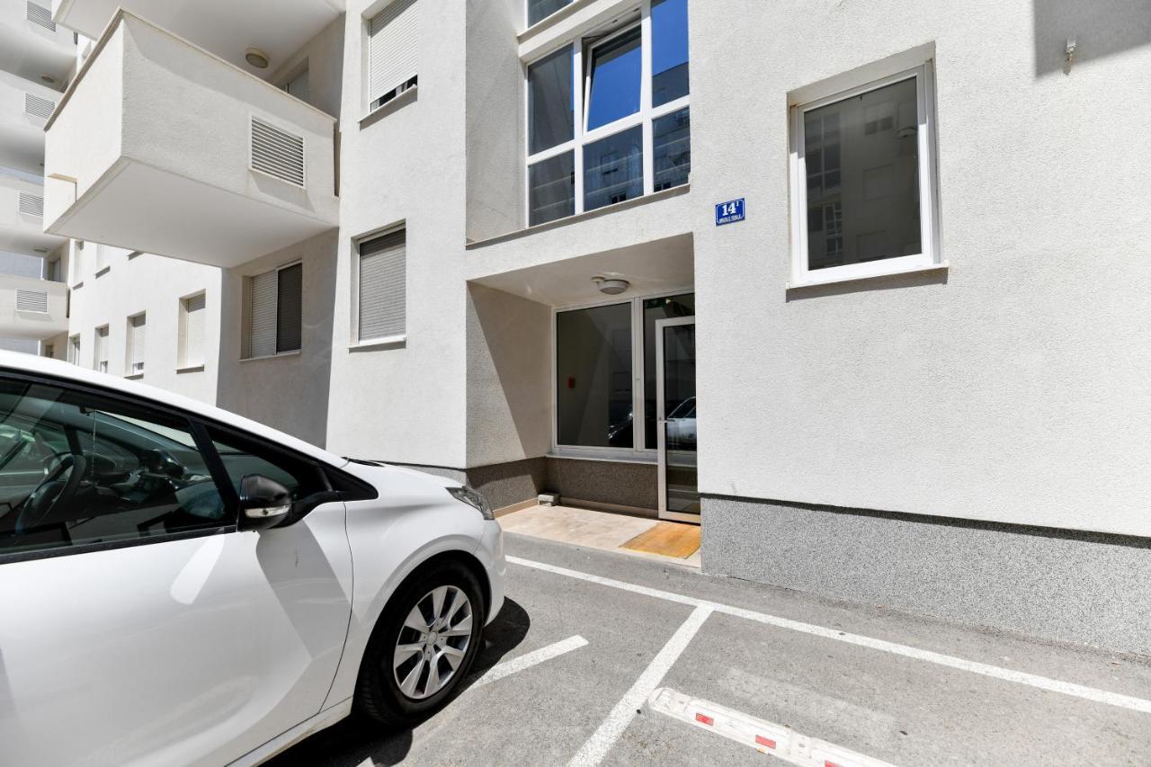 Modern Apartment For 2025' Vacation In 자다르 외부 사진