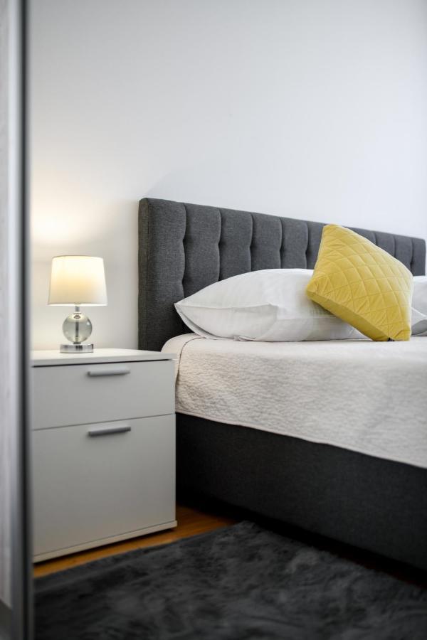 Modern Apartment For 2025' Vacation In 자다르 외부 사진