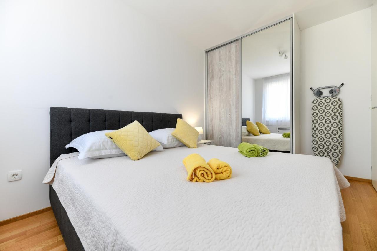 Modern Apartment For 2025' Vacation In 자다르 외부 사진