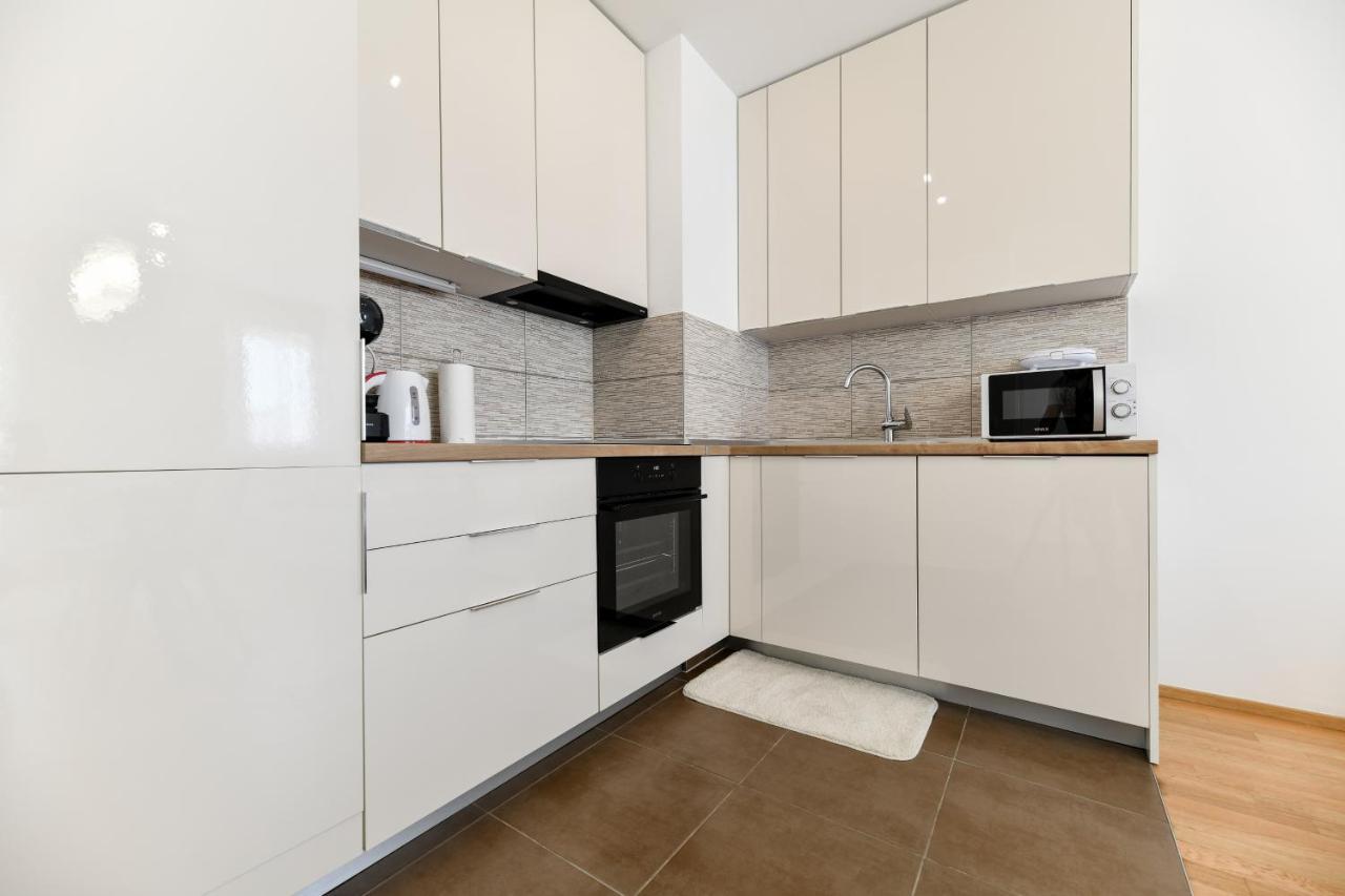 Modern Apartment For 2025' Vacation In 자다르 외부 사진