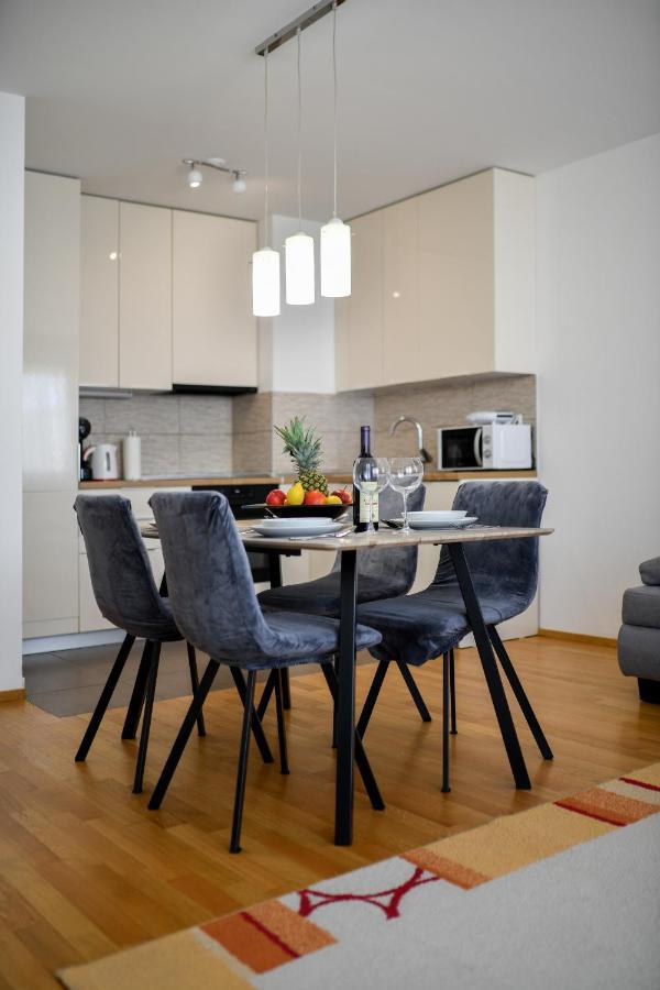 Modern Apartment For 2025' Vacation In 자다르 외부 사진