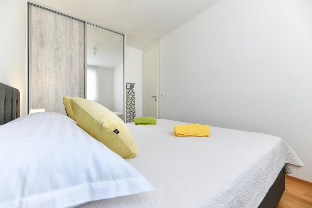 Modern Apartment For 2025' Vacation In 자다르 외부 사진