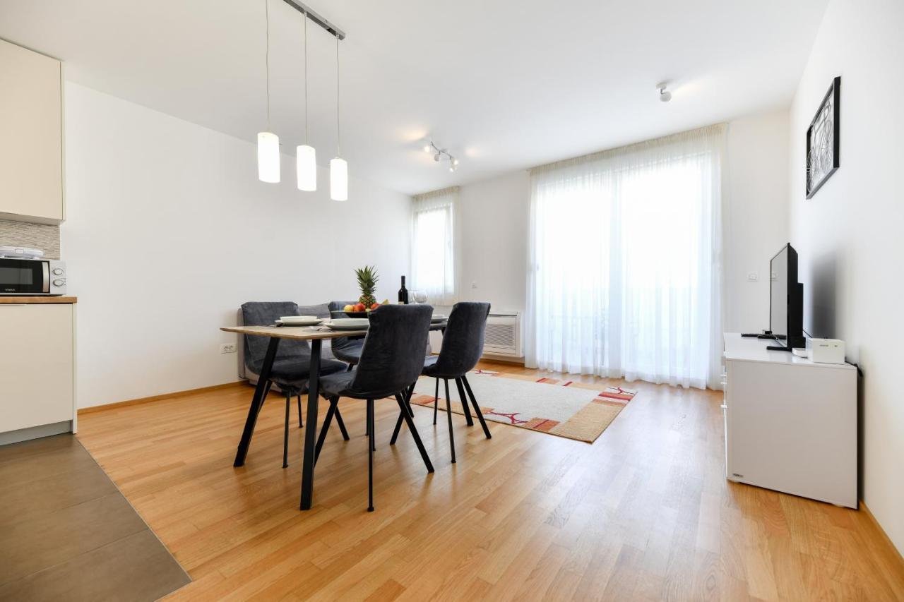 Modern Apartment For 2025' Vacation In 자다르 외부 사진