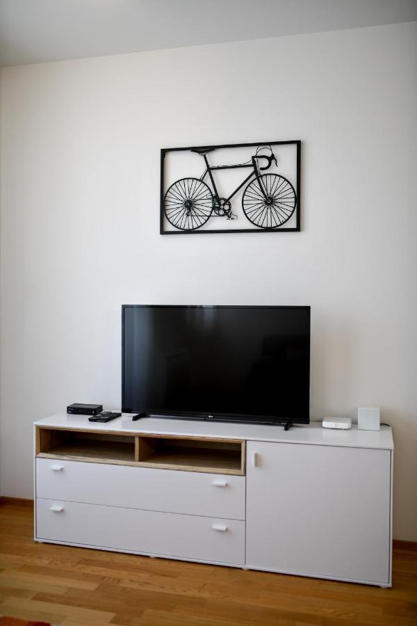 Modern Apartment For 2025' Vacation In 자다르 외부 사진