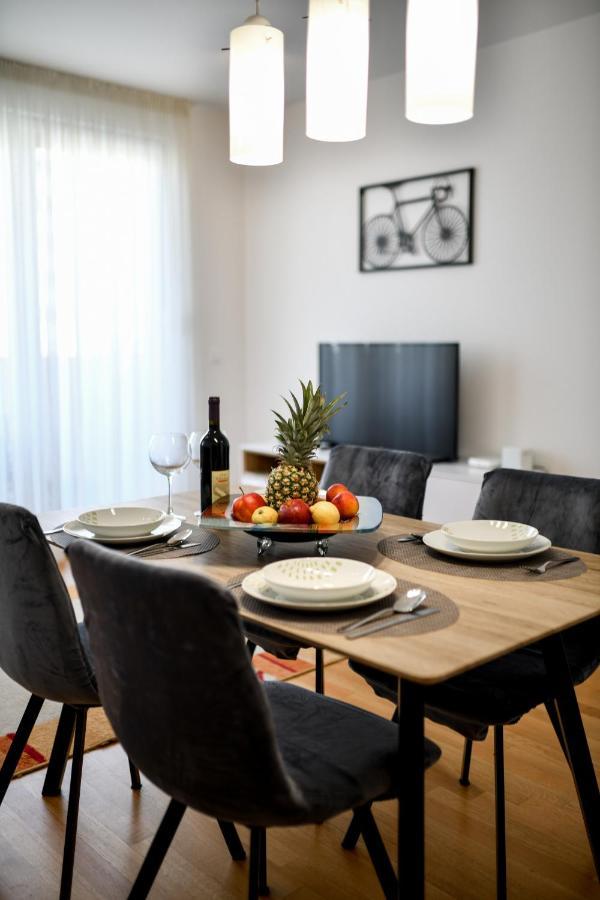 Modern Apartment For 2025' Vacation In 자다르 외부 사진