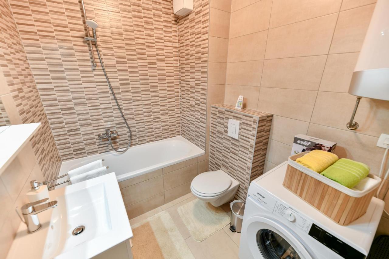 Modern Apartment For 2025' Vacation In 자다르 외부 사진
