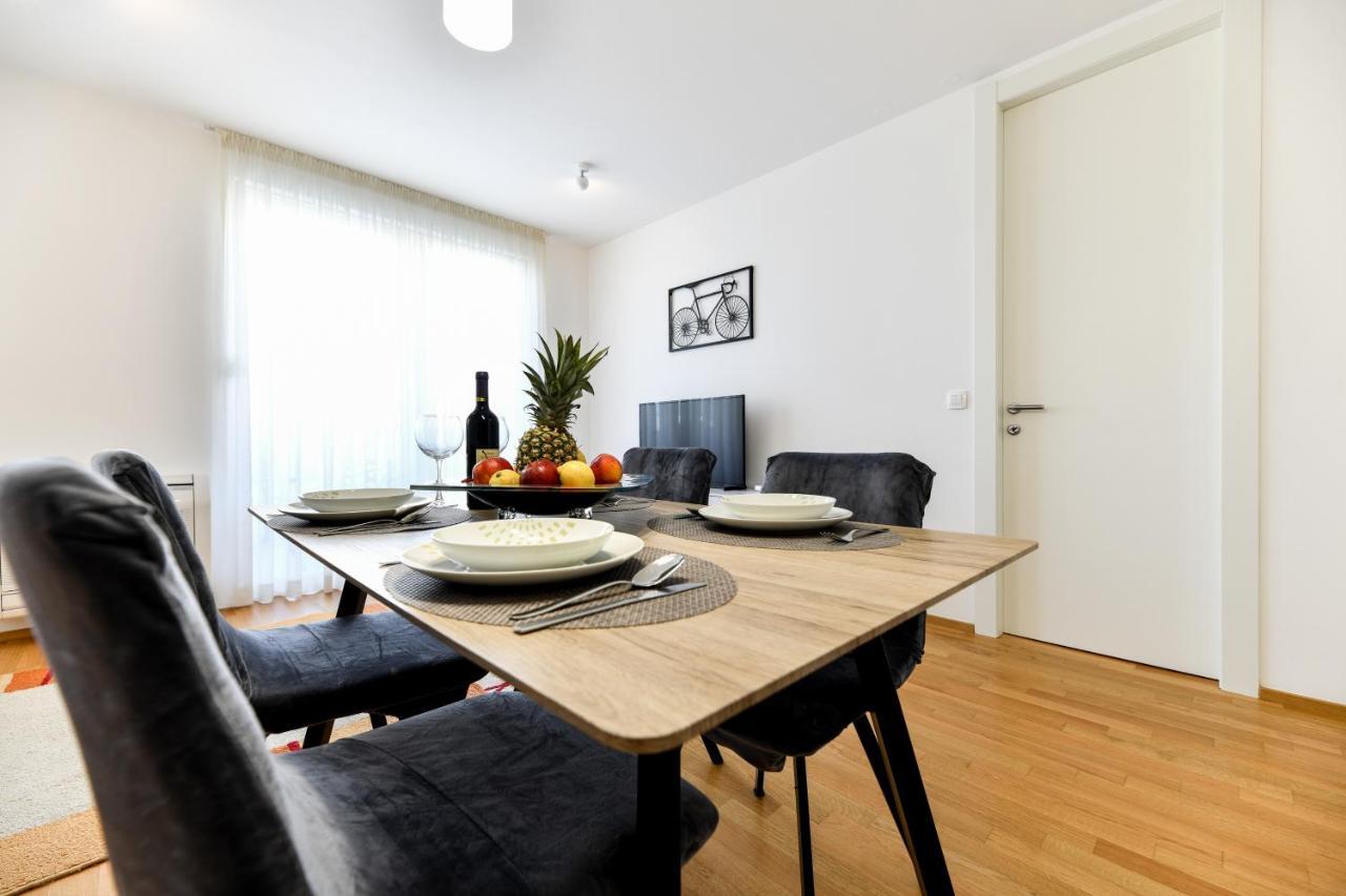 Modern Apartment For 2025' Vacation In 자다르 외부 사진