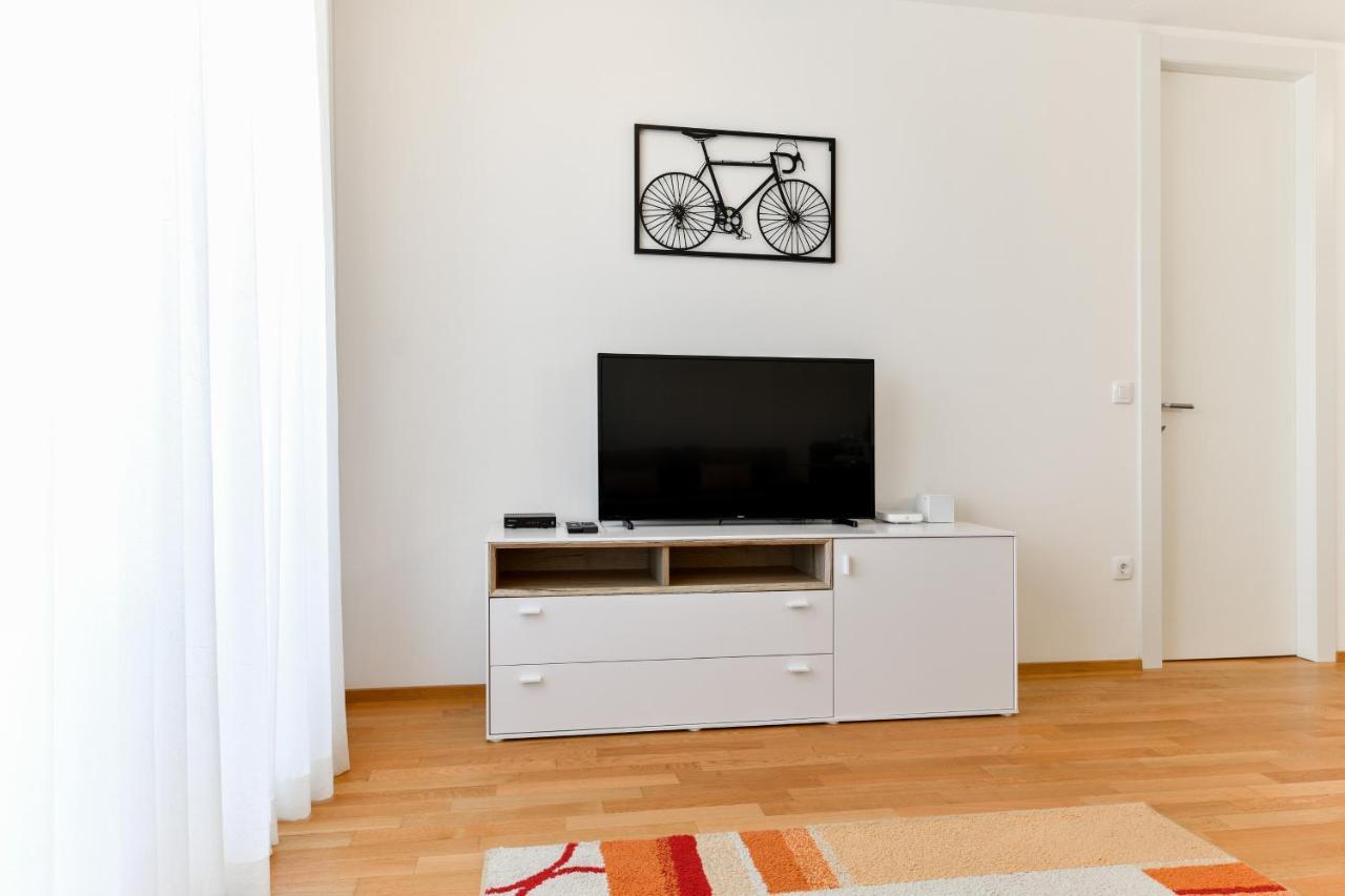 Modern Apartment For 2025' Vacation In 자다르 외부 사진