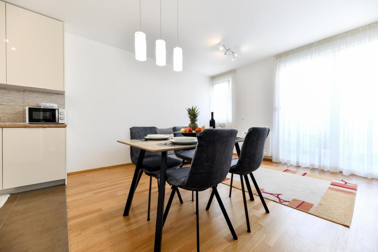 Modern Apartment For 2025' Vacation In 자다르 외부 사진